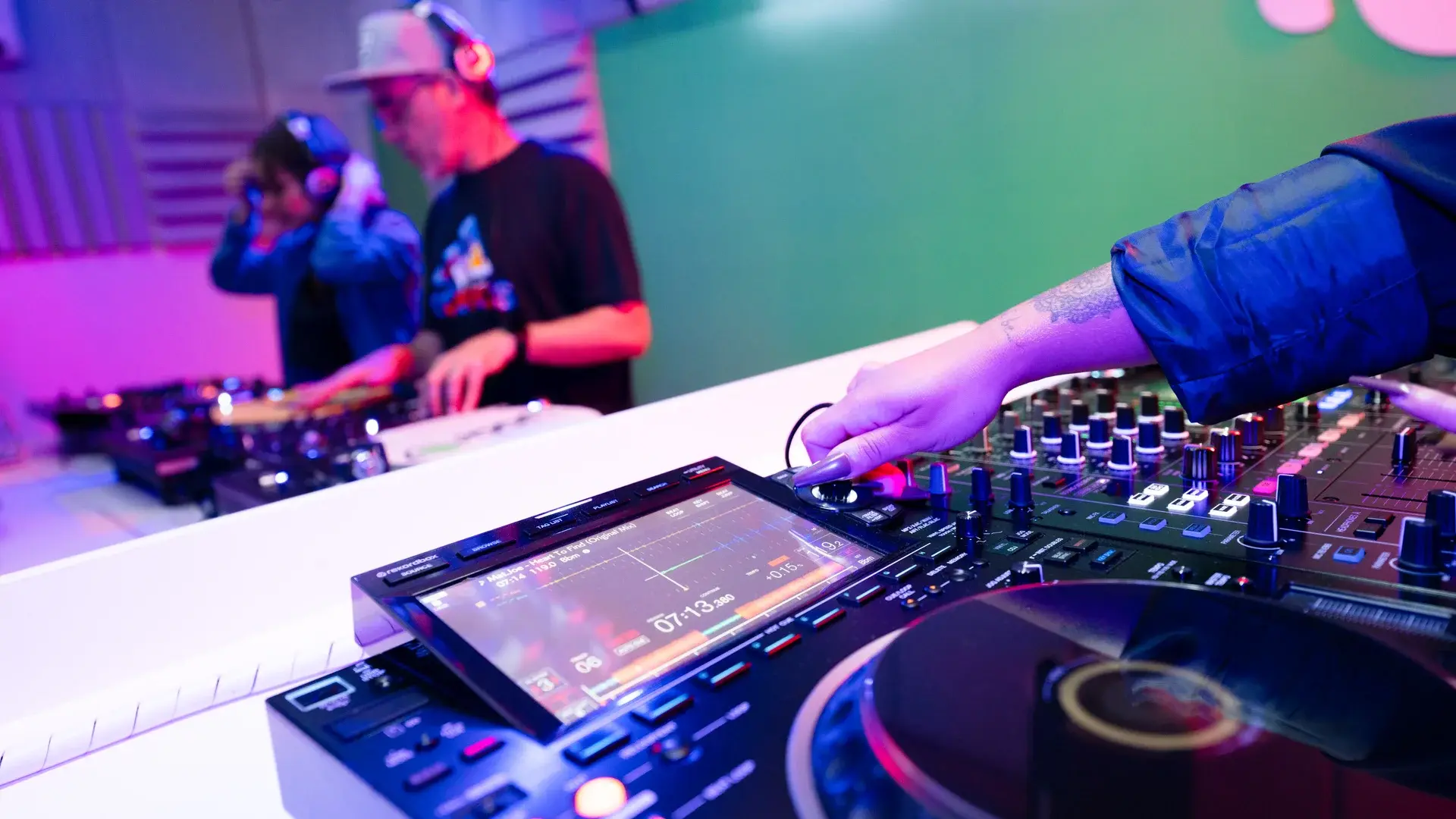 DJ Ban — Escola de Música Eletrônica